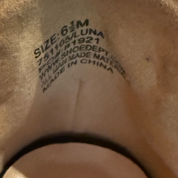 Torta Caliente Black Mary Jane Heels Ankle Straps Suede Platform great cond! 🖤 - Picture 3 of 8